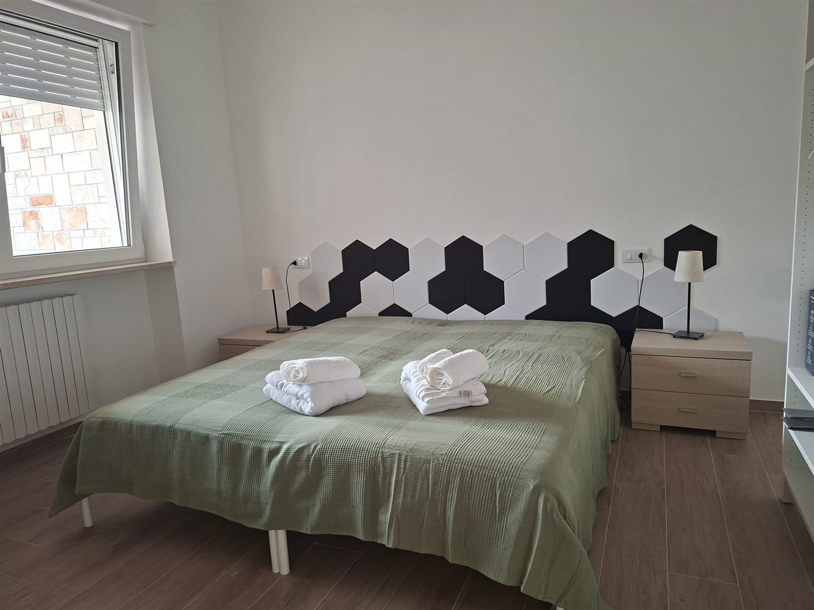 Camera doppia di Casa Copé con letto matrimoniale e finestra